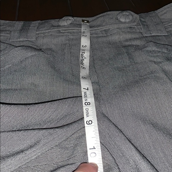 Larry Levine Dress Capri Pants. Size 12. - Picture 7 of 8
